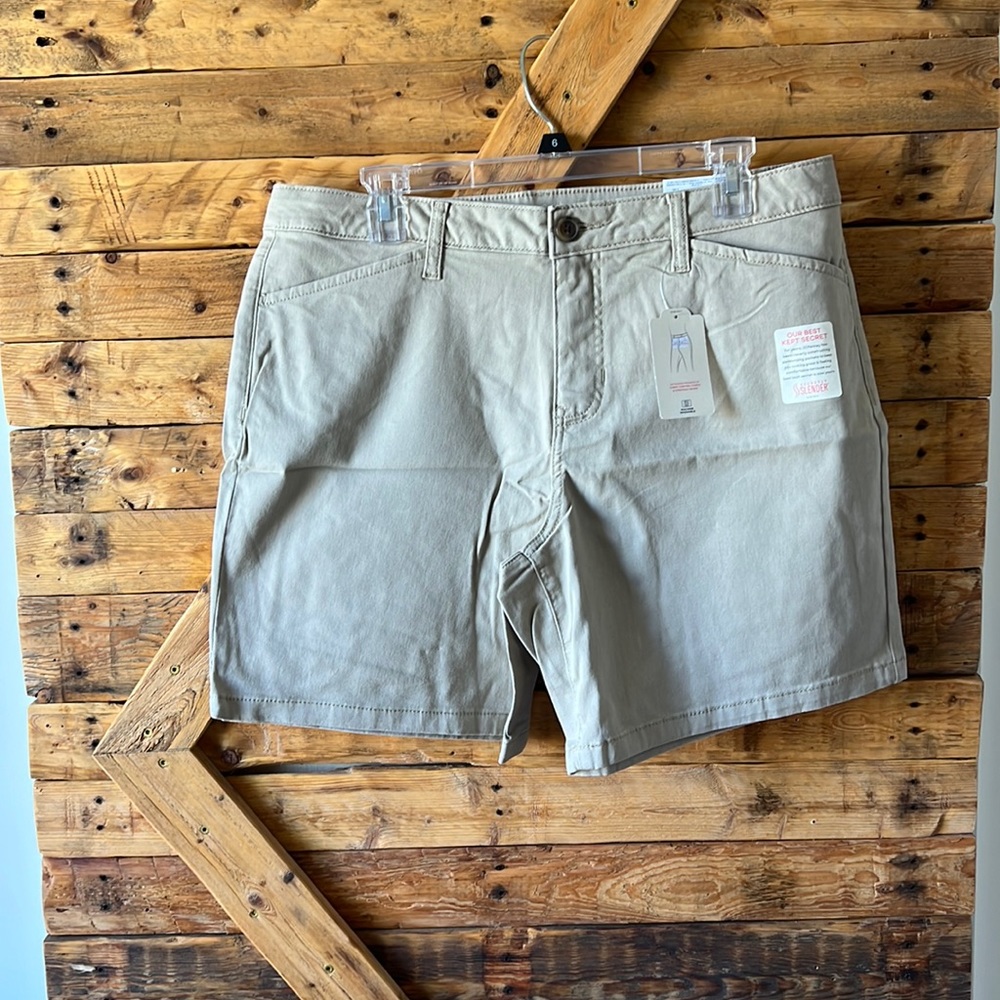 NWT ST JOHN’S BAY khaki 7” shorts